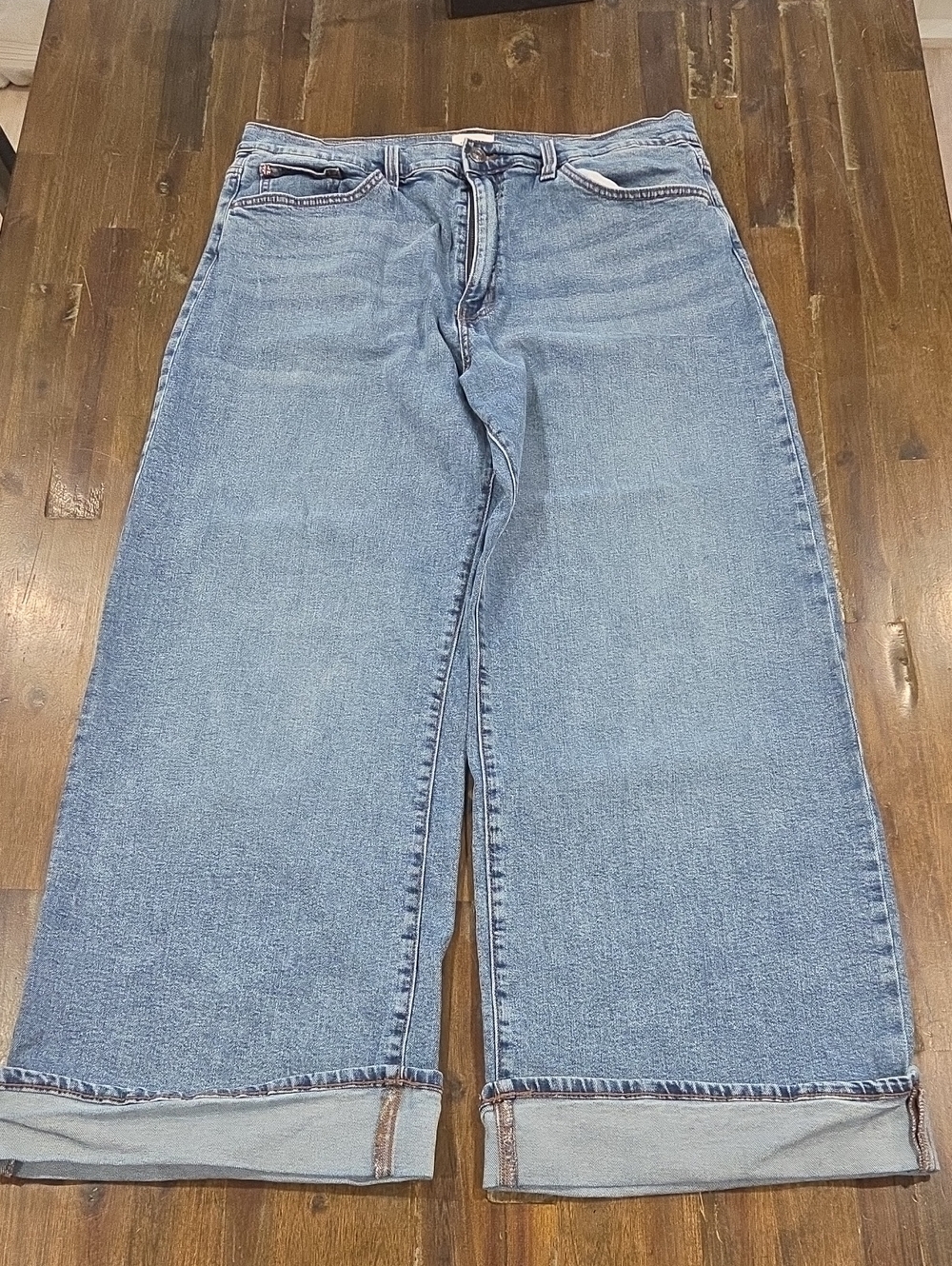 Hudson Jeans Jolene Wide Leg Cuffed Jeans in Light Blue Wash